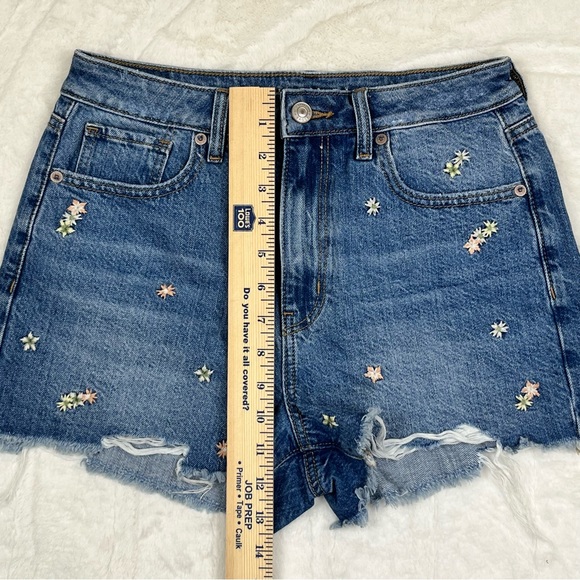 American Eagle Embroidered Flowers Denim Mom Shorts 2 EUC - Picture 10 of 11